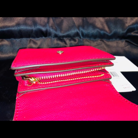 NWT! Bifold wallet - Picture 2 of 3